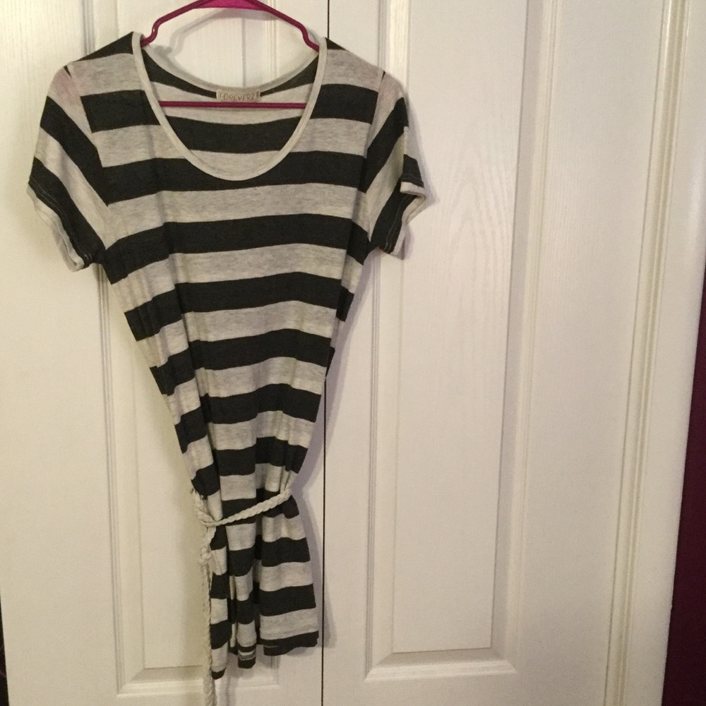 💥2 for $17 black white Stripped shirt Forever 21